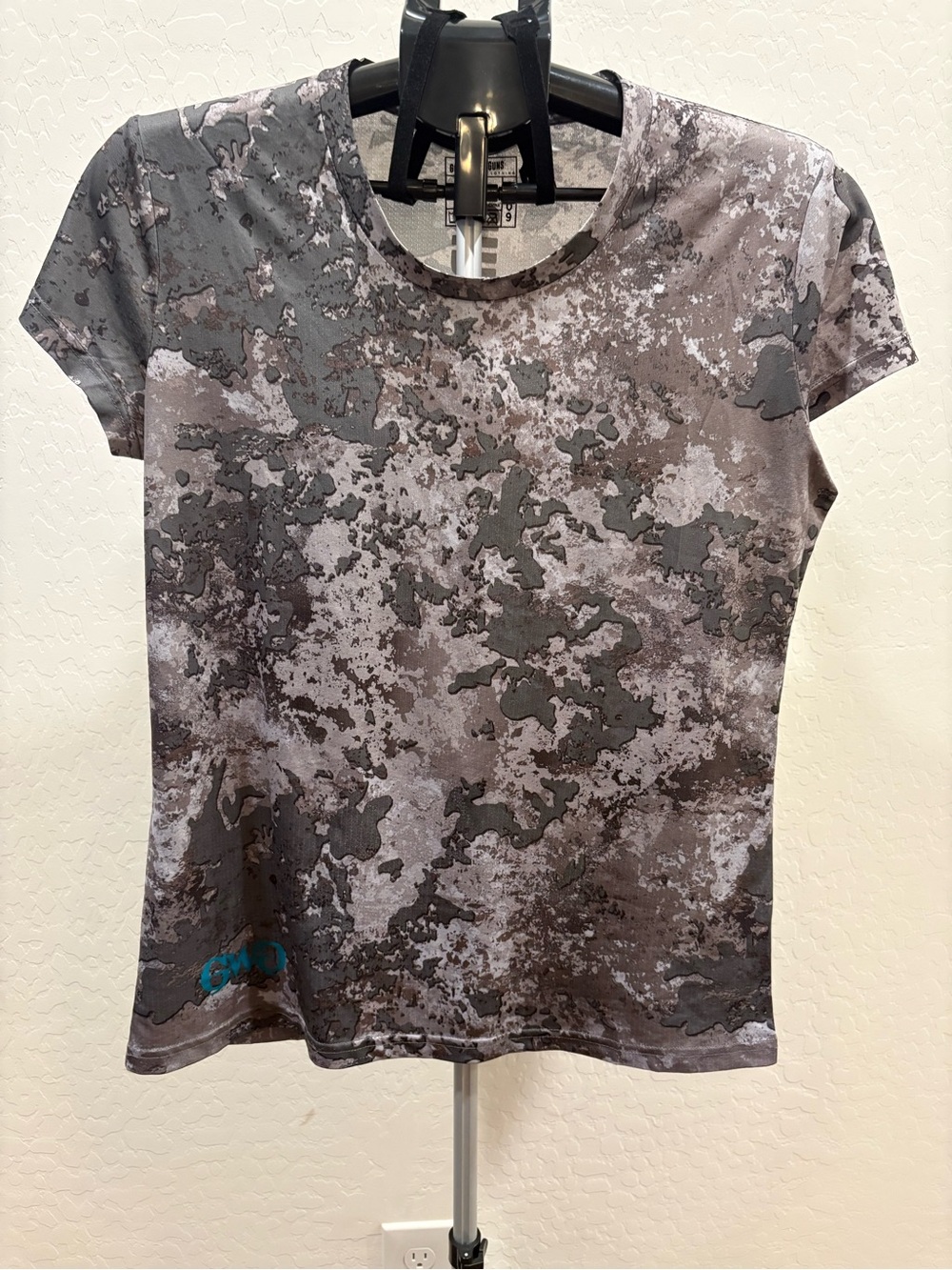 Girls With Guns Women’s Gray Camouflage Short-Sleeve Tee